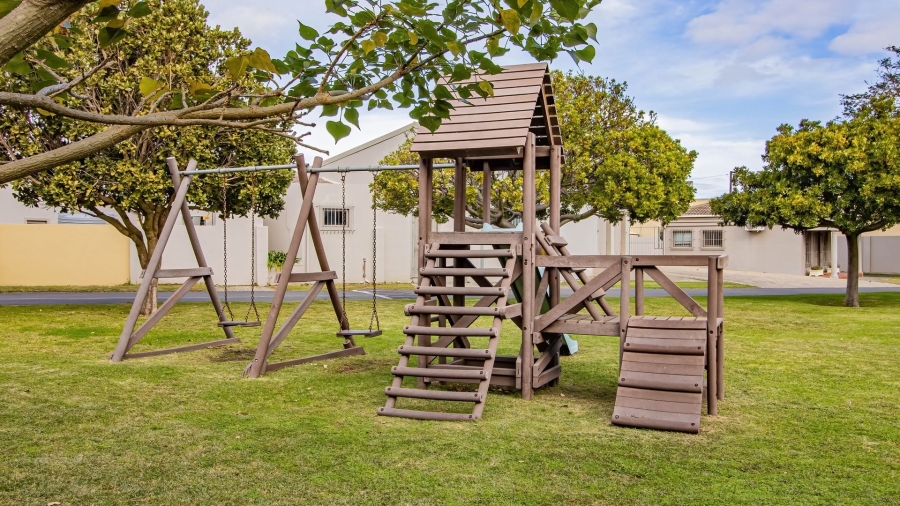 4 Bedroom Property for Sale in Sandbaai Western Cape